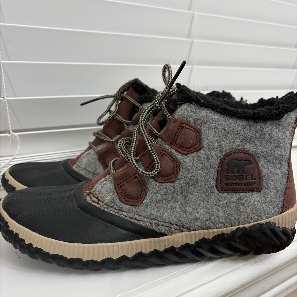 Sorel Black and Brown Boots